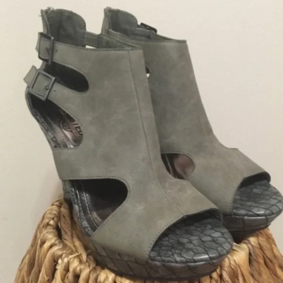 🆕 Unlisted by Kenneth Cole Women's Gray Open-Toe Sandals! 💥 - Picture 5 of 9
